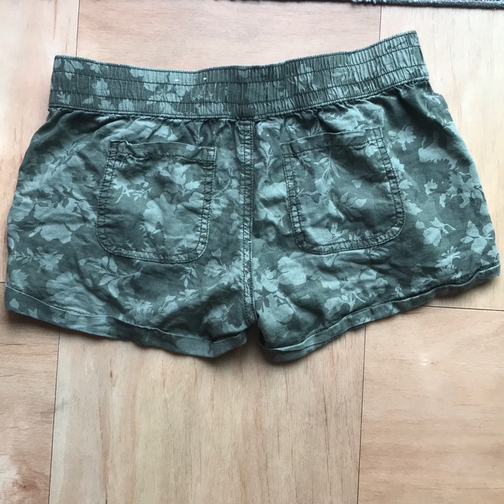 Shorts - Picture 2 of 3
